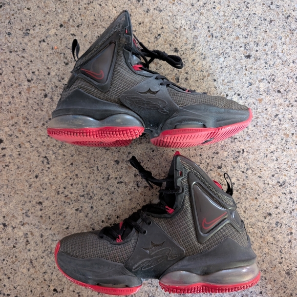 Nike LeBron 19 XIX Kids Black and Red Shoes Youth Size 3.5Y - Picture 1 of 5